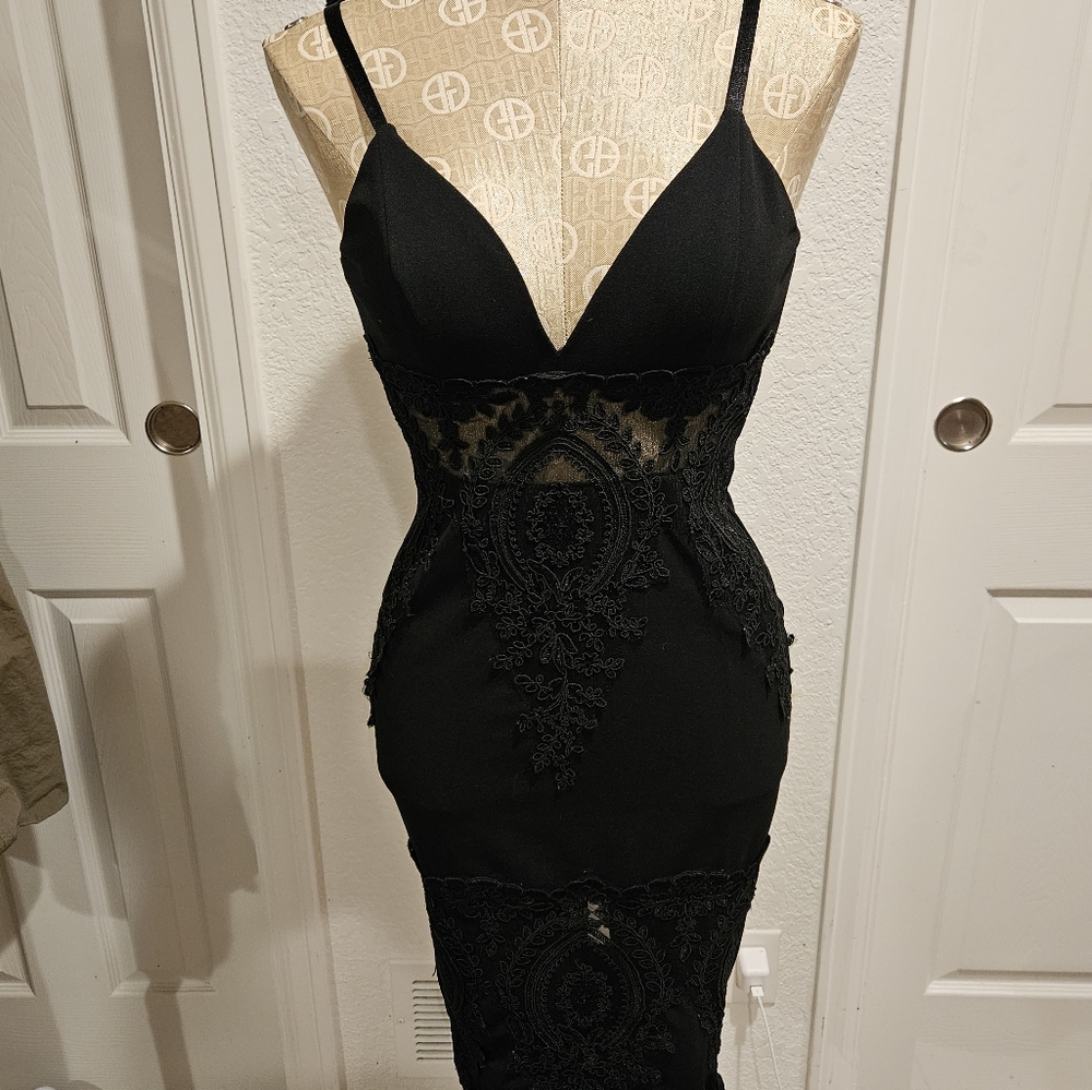 Lulus Elegant Black Lace Dress XS